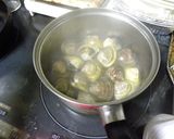A picture of step 2 of Butter & Sake Steamed Clams.