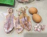 รูปขั้นตอนการทำที่ 1 ของ ปลาหมึกแห้งผัดไข่