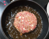 Foto del paso 4 de la receta: Hamburguesa gourmet con inspiración griega