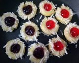 Foto langkah ke 2 dari resep Thumbprint cookies (teflon).
