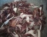 Foto del passaggio 1 della ricetta Risotto al Radicchio sfumato al vino Rosso