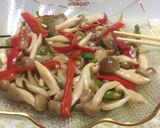 Foto del paso 7 de la receta: Japanese shimeji (hongos) pimientos rojos, verdes!