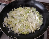 Foto del paso 1 de la receta: Quiche de calabacín y puerros