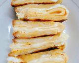 Hình bước làm 2 của món Ăn sáng với bánh mì sandwich kẹp trứng và phomai