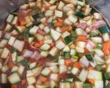 Une image de l'étape 4 de Soupe aux légumes, pois chiches et lardons.