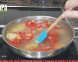 Foto del paso 4 de la receta: Bonito en salsa de pimientos del piquillo