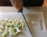 Foto del paso 2 de la receta: Conejo con puerros y melocotón