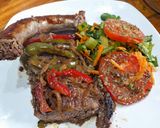 Foto del paso 6 de la receta: Asado americano a la chapa, rehogadas, apio, zanahoria y tomates