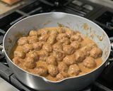 A picture of step 11 of Swedish Meatballs (köttbullar).