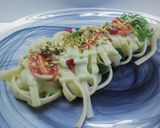 Foto del passaggio 5 della ricetta Linguine rigate con crema di zucchine, datterini confit e granella di pistacchi