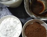 A picture of step 1 of Chocolate milkshake with cream.