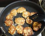 A picture of step 7 of Vegetarian Tofu and Burdock Root Burgers.