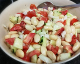 Foto del paso 4 de la receta: Huevo frito con ensalada de judiones y verdura de la huerta