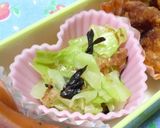 A picture of step 3 of Quick and Easy Bento - Okra and Shio-Konbu with Bonito Flakes.