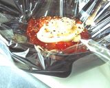 A picture of step 2 of Sweet Onion and Tuna Sandwich with Sweet Chilli Sauce and Mayonnaise♪.