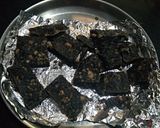 A picture of step 7 of Oreo Banana Kulfi with walnuts fudge.
