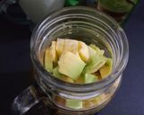 Foto langkah ke 3 dari resep Avocado Gula Aren with Matcha Latte.