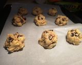 รูปขั้นตอนการทำที่ 6 ของ Crispy-soft Chocolate Chip Cookies (คุกกี้ช็อคชิพ กรอบนอกนุ่มใน)