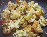 Foto del paso 2 de la receta: Pasta con coliflor y repollitos