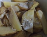 Foto langkah ke 3 dari resep Potato Wedges.