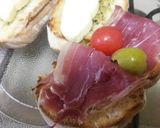Foto del paso 5 de la receta: Brusquetas con queso y jamón crudo