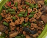 Foto langkah ke 4 dari resep Tumis buncis tempe ayam.