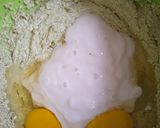 Foto langkah ke 3 dari resep Strawberry Muffin.