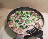 A picture of step 2 of Spaghetti Alfredo Seafood.