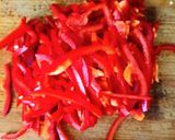 A picture of step 4 of Beef in a pot with sweet pepper.