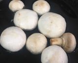 A picture of step 2 of Mushroom curry.