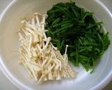 A picture of step 1 of Spinach & Tempura Crumbs Creamy Simmer.