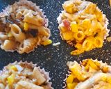 A picture of step 4 of Leftover pasta muffin.