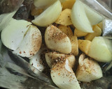 Foto del paso 4 de la receta: Tira de asado con papa y cebolla (al horno en bolsa)