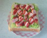 A picture of step 4 of Hot Dog on Toast.