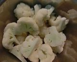 A picture of step 1 of Curry Flavored Stir-fried Prawn and Cauliflower.