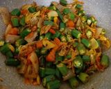 A picture of step 5 of Lehsuni Bhindi Do Pyaza.