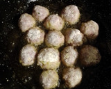 Foto del paso 2 de la receta: Albóndigas de carne picada con patata y pimientos fritos