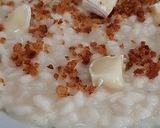Foto del passaggio 6 della ricetta Risotto crema di cavolfiore, camembert e briciole alle acciughe