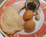 รูปขั้นตอนการทำที่ 1 ของ น่องติดสะโพกไก่ไข่พะโล้