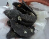 Foto del paso 6 de la receta: Mini quesadillas azules para botana rellenas de queso de chiva