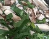 Foto del paso 2 de la receta: Caldo con pollo, champiñones y espinacas