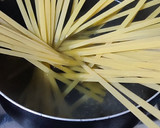 Foto del paso 3 de la receta: Fettuccine con tocineta y huevo
