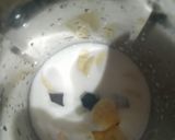 A picture of step 1 of Banana Milkshake.