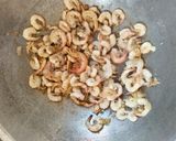 Foto langkah ke 2 dari resep Udang Goreng Mentega dengan Sambal Terasi Mentah.
