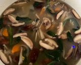 Foto del paso 7 de la receta Sopa de Shirtaki, Simeji y Espinacas