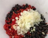 Foto del paso 2 de la receta: Ensalada de porotos, choclo y pimientos
