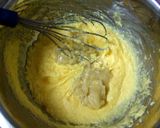 A picture of step 3 of Banana Chocolate Chip Muffins.