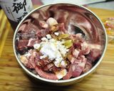 A picture of step 1 of Teppanyaki-Style Stir-Fried Beef with Scallions.