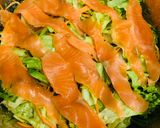 Hình bước làm 6 của món Salad cá hồi sốt sữa chua dễ không tưởng