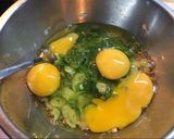 Foto langkah ke 3 dari resep Martabak Telur Mini.